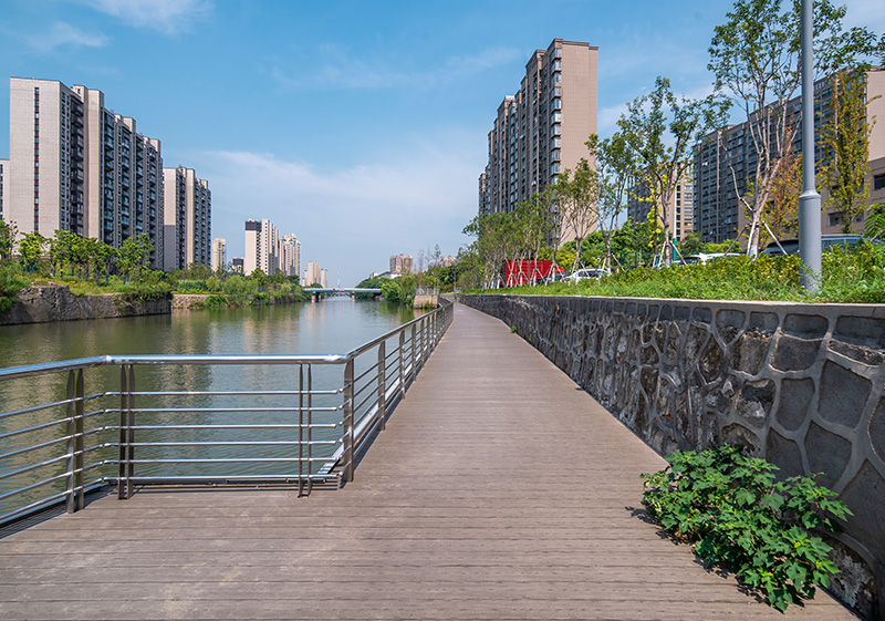 西横河岸边栈道